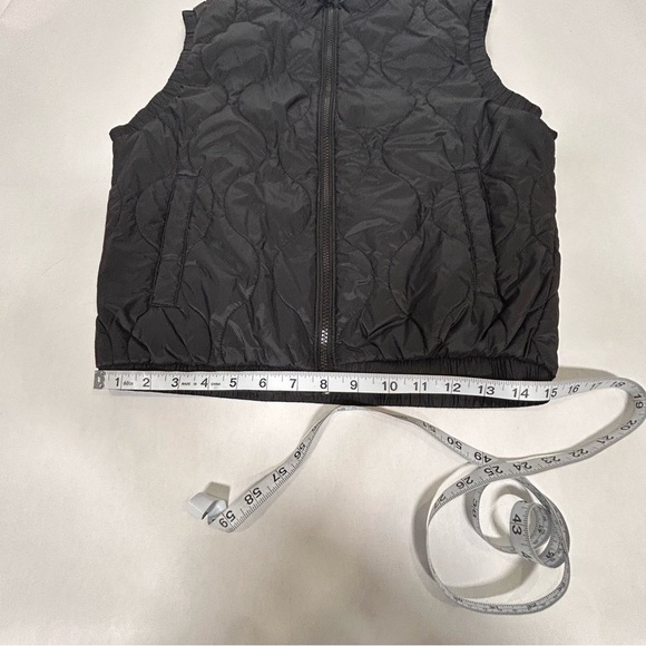 2 for$15 Old Navy Cropped Quilted Girl’s Vest - Picture 11 of 12